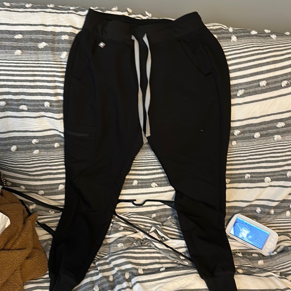 Black Zamora figs jogger